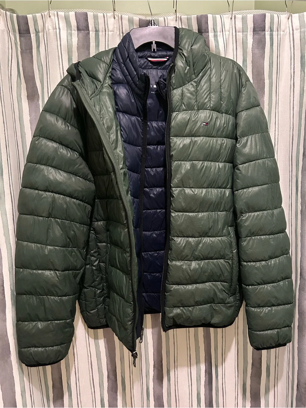 Tommy Hilfiger Men's Olive Green Packable Puffer Jacket size large